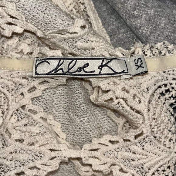 CHLOE K Women’s Long Sleeve Top with Open Lace Design in back. Sz XS. - Picture 3 of 3